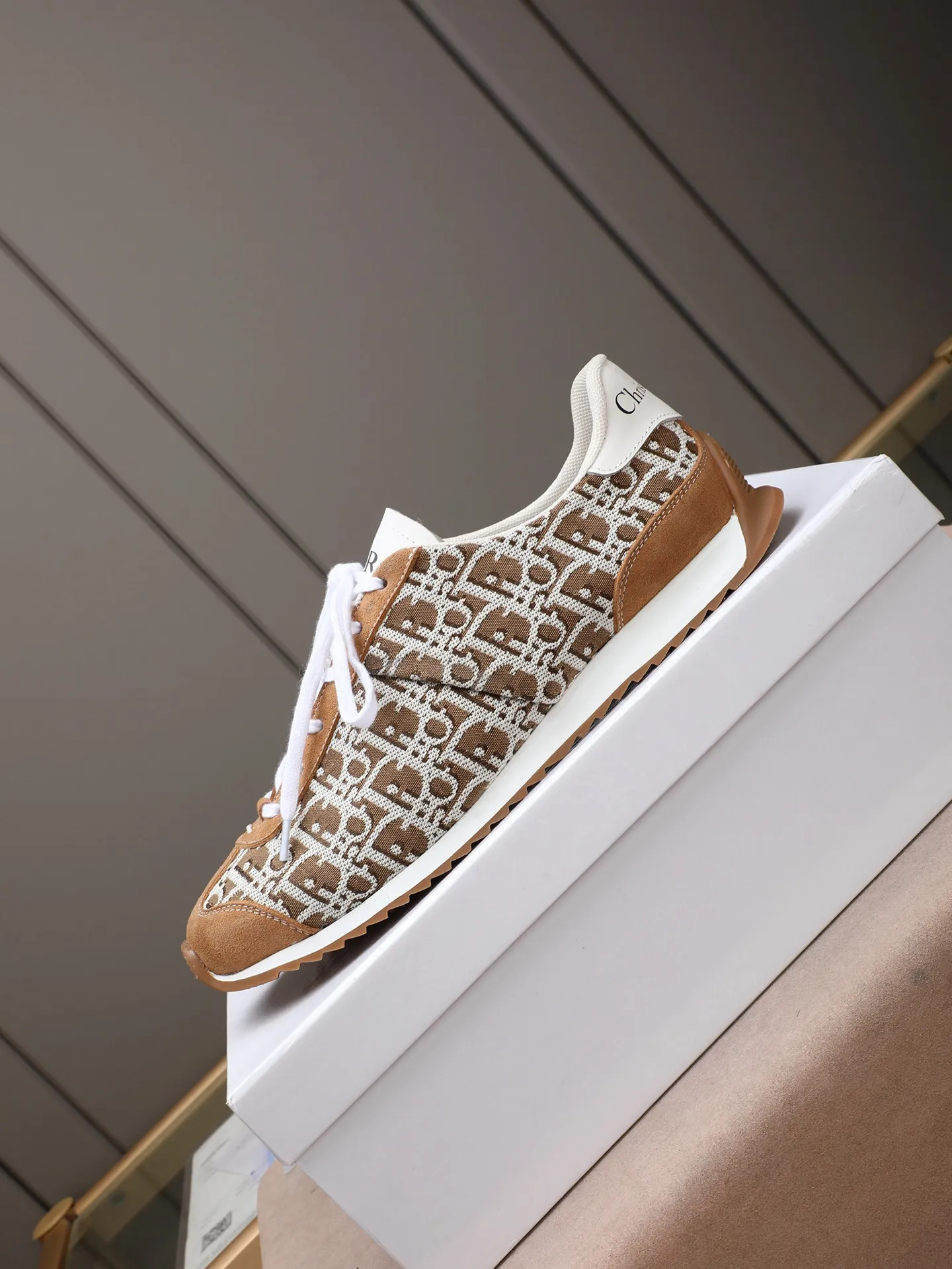 Men's shoes💰440 Dior【Dior】😘😘High-end series of casual men's shoes, simple and elegant👍👍👍The upper is made of first-layer genuine leather spliced ​​with Dior's special material [sun][sun]; imported first-layer sheepskin lining; special outsole, wear-resistant, lightweight, the overall design is harmonious and unified without lacking personality 👣🌟✨You deserve it! Multiple colors to choose from! 😍Size 38～44. (45 custom-made) The picture above is a big seller🔥🔥🔥